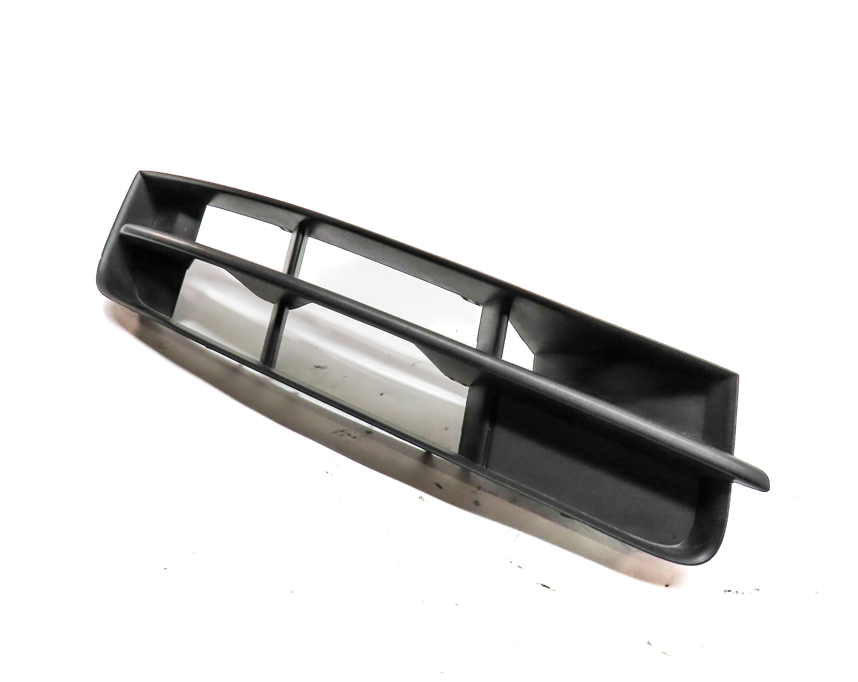 2014 AUDI Q7 (4L) FRONT RIGHT PASSENGER LOWER BUMPER TRIM AIR VENT GRILLE END — exact item pictured
